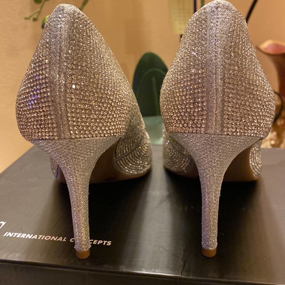 INC International Concepts Zitah Pumps Silver Crystal 7M - Picture 9 of 12